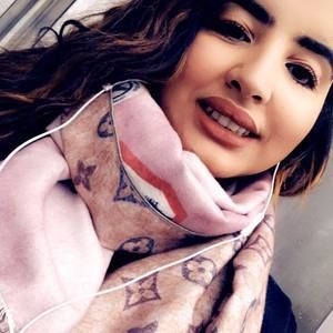 Meet your Posher, Lamiae